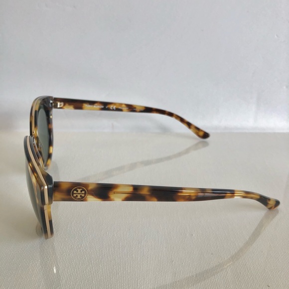 Sunglasses w/case - Picture 2 of 5